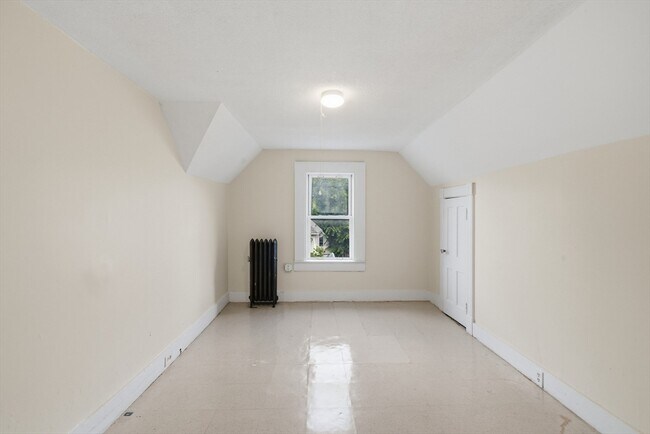Building Photo - 59 Waverly St