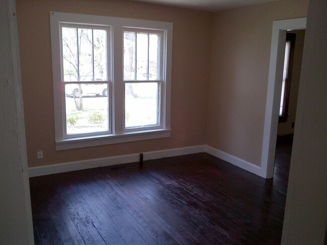 Building Photo - "The SCHOOLHOUSE," 3 bed/1 bath home acros...