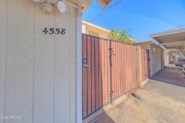 Building Photo - 4558 N 15th Ave