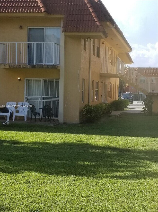 Building Photo - 7141 SW 129th Ave