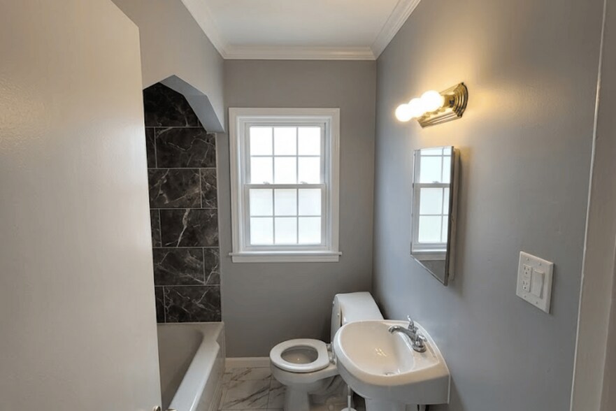 Building Photo - This beautifully updated 3-bedroom, 1-bath single-family home is ready for move-in!
