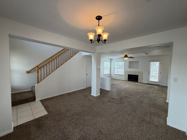 Building Photo - 3 Bedroom Home Available Near Paseo Del Norte Blvd NE & Rainbow Blvd NW!