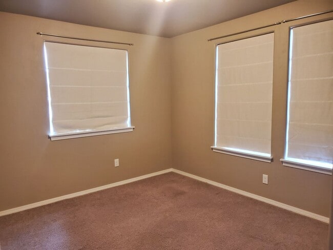 Building Photo - Charming and conveniently located in Nampa 3 bedroom, 2 bath home