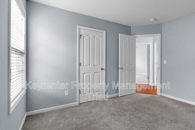 Building Photo - 540 Lake Way