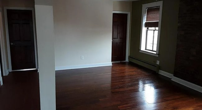 Building Photo - 825 Allen Ave