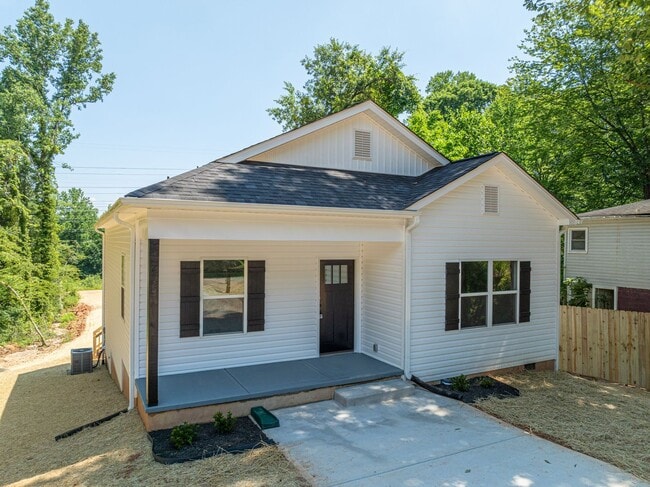 Building Photo - Your New Home Awaits in Hickory!