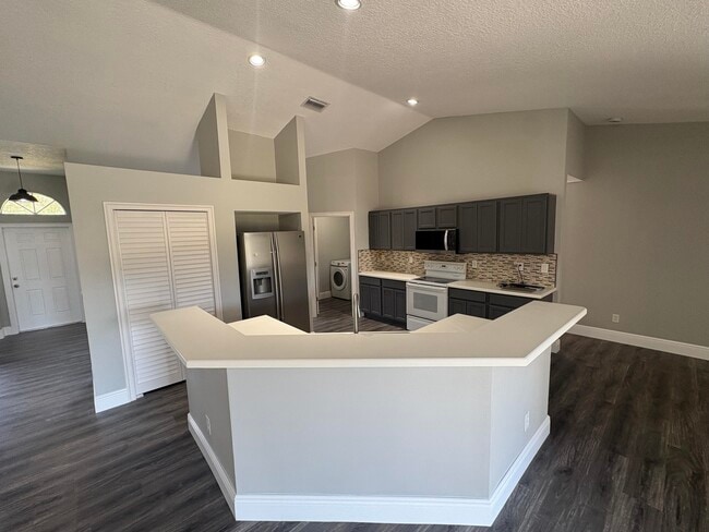 Building Photo - 1196 SE Puritan Ln