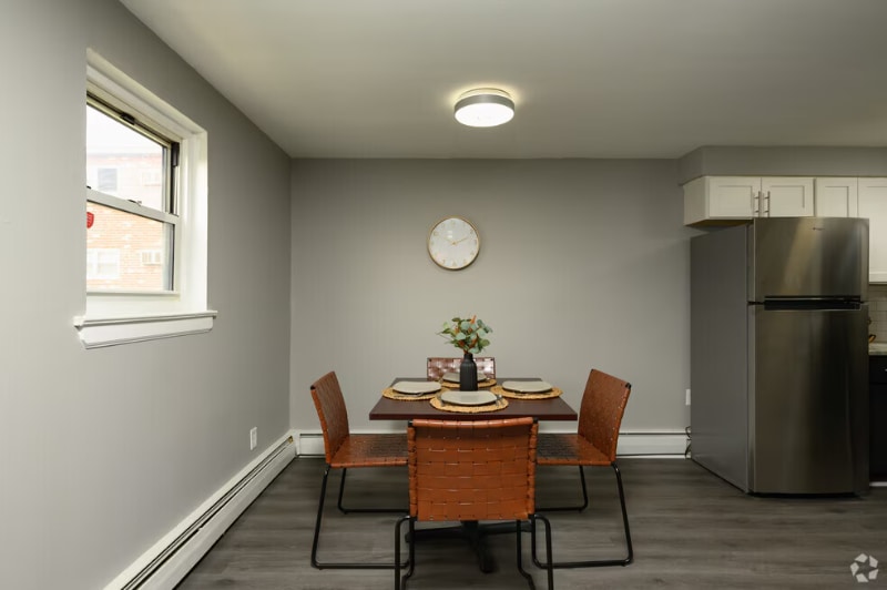 Building Photo - 831 Cedar Ave