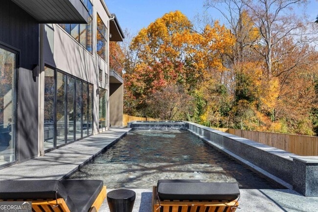 Building Photo - 3600 Lower Roswell Rd