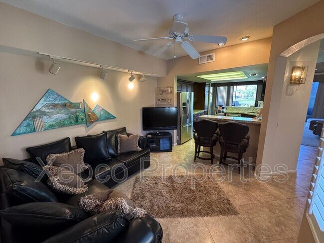 Building Photo - 38297 Crocus Ln