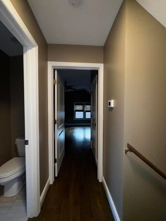 Building Photo - 564 Claymont Dr