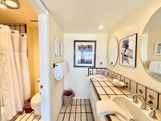 Building Photo - 3949 Ocean Dr