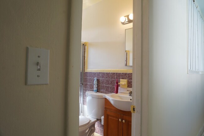 Building Photo - 10911 NE 9th Ct