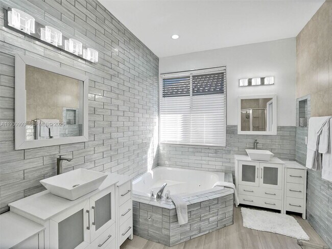 Building Photo - 4310 NW 63rd Ave