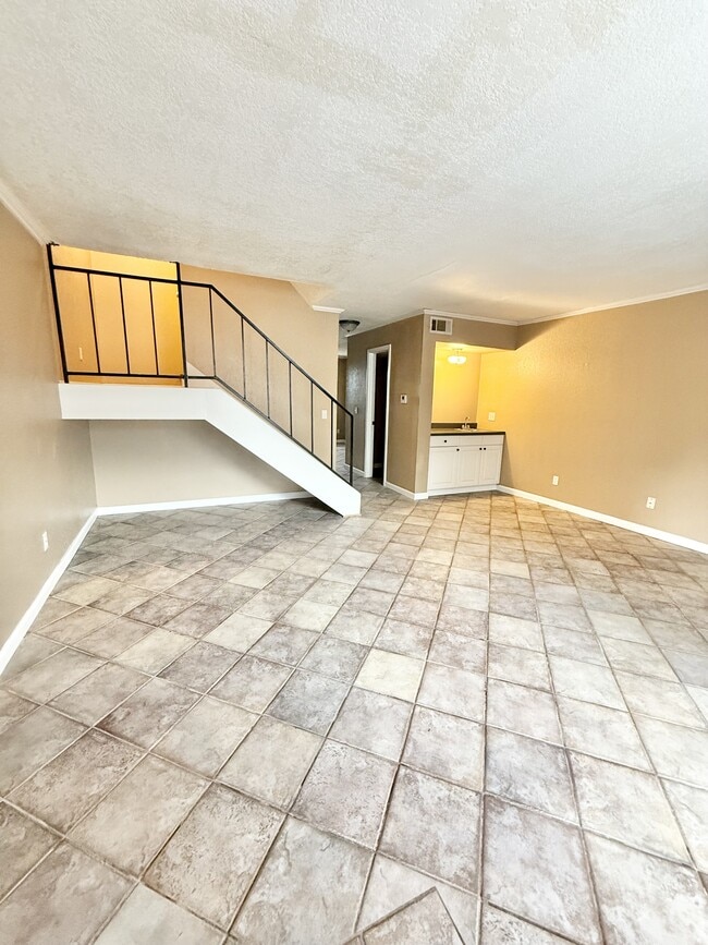 Building Photo - 1334 Eastgate Dr