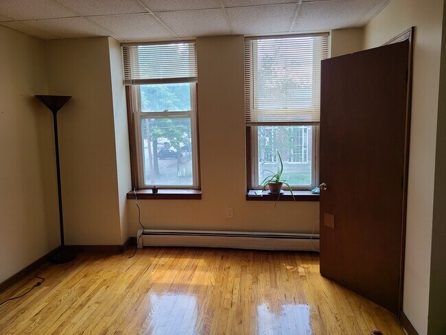 Building Photo - 170 Avenue A