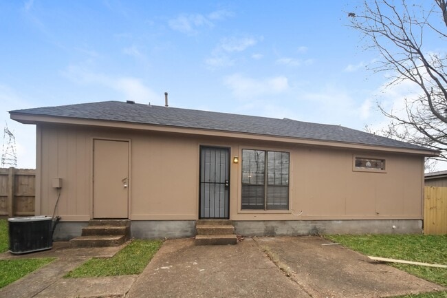 Building Photo - 6525 Bald Cypress Cove