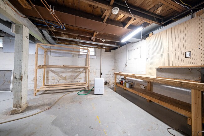 Building Photo - 2654 N Vincent Ave