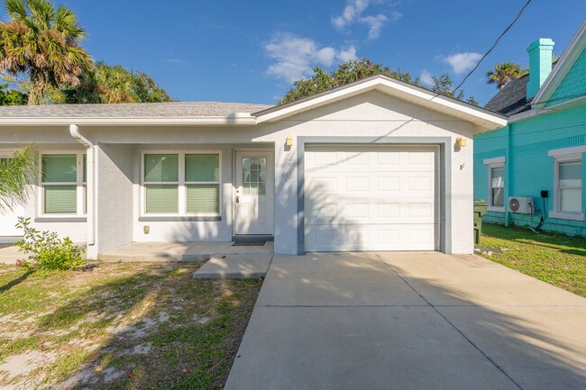 Building Photo - Charming 3-Bedroom Home Just 3 Blocks from...