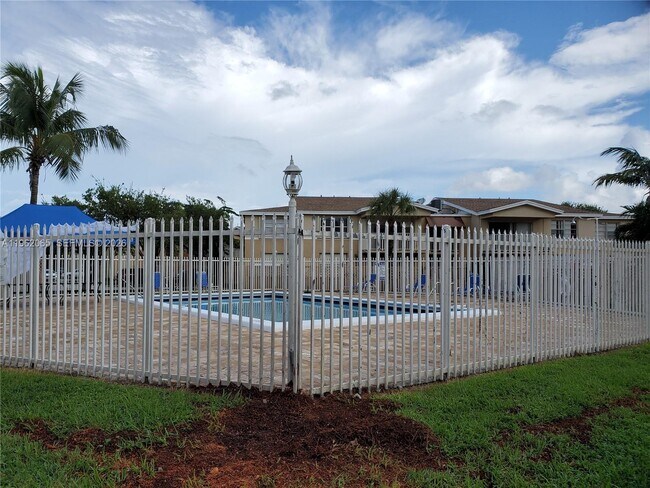 Building Photo - 4174 NW 79th Ave