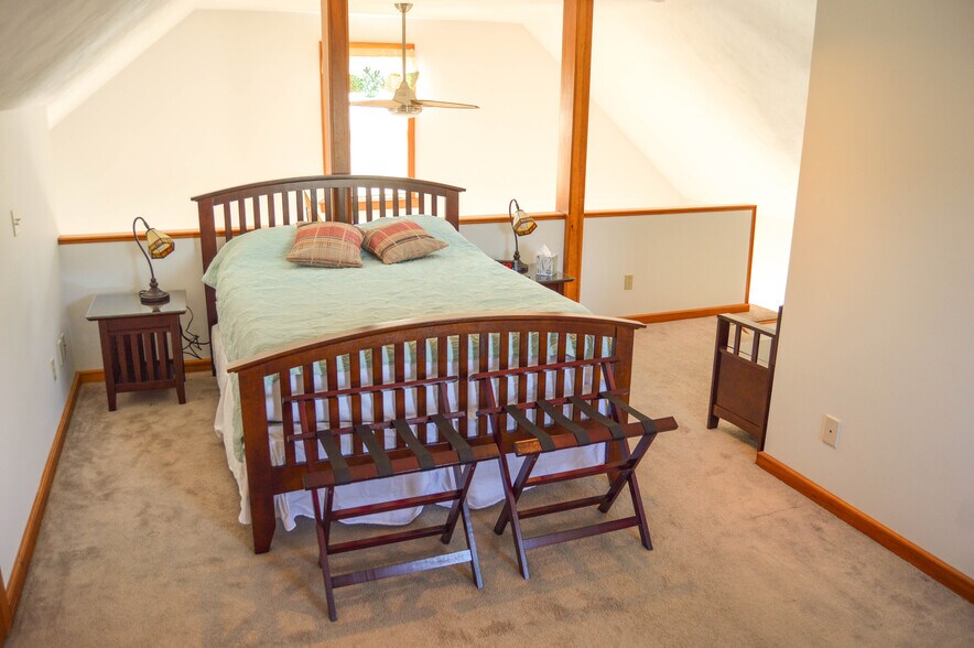 Building Photo - 18 Brooks Ave