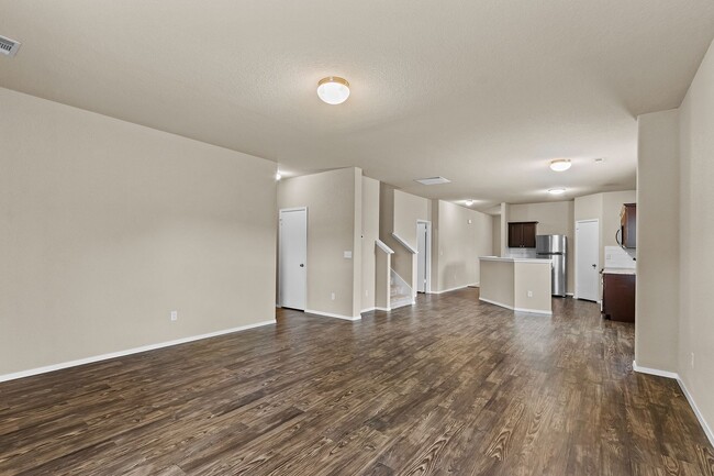 Building Photo - Beautiful home Located in desirable west F...
