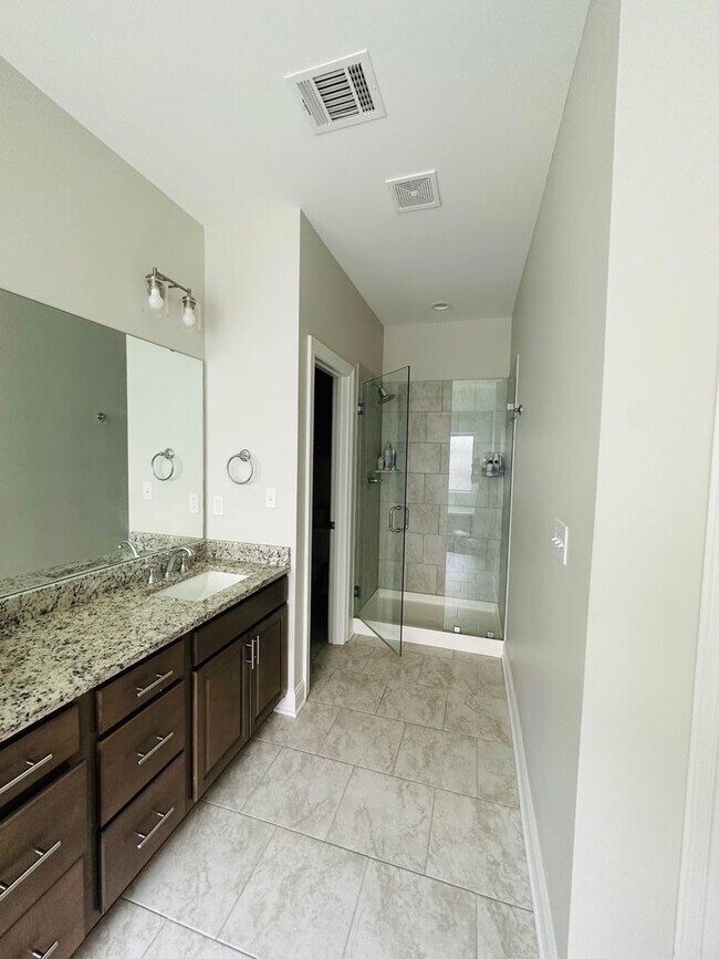 Building Photo - 806 Abita Chase