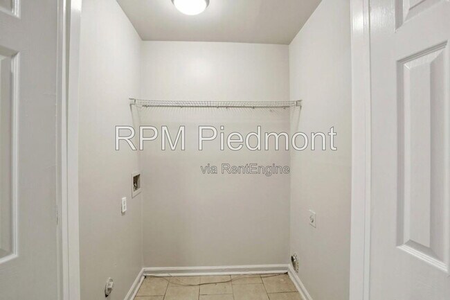 Building Photo - 751 Prince Pl NW