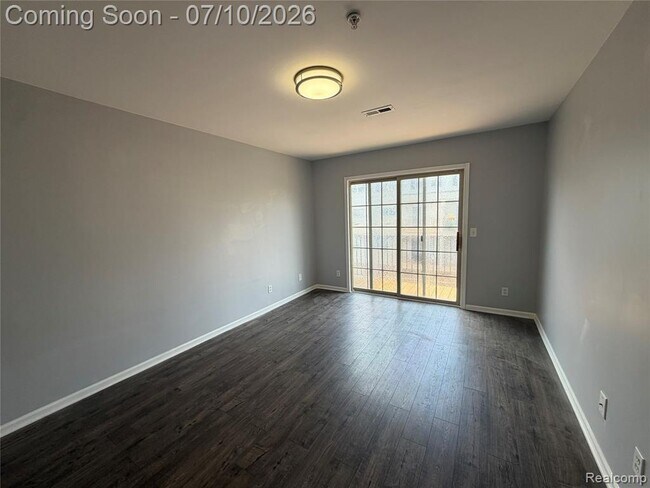 Building Photo - 29415 Glen Oaks Blvd E