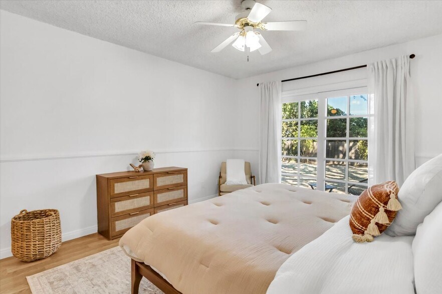 Building Photo - 23223 Canzonet St