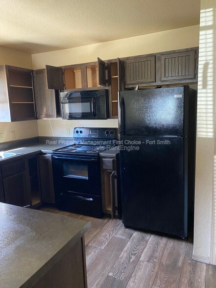 Building Photo - 318 S 12th St