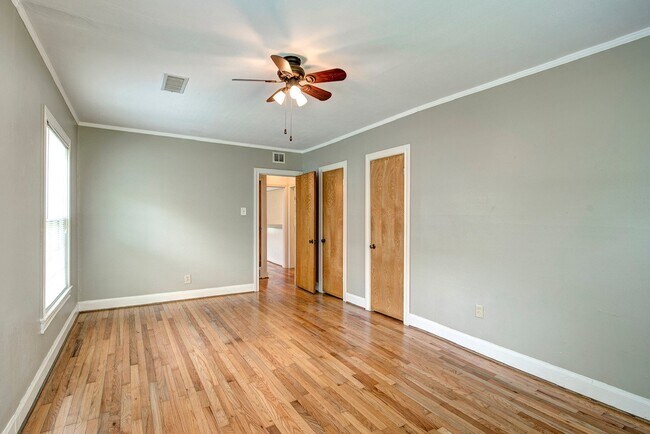 Building Photo - 2030 Gostick St