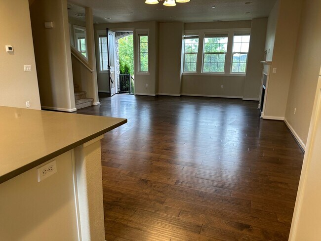 Building Photo - BEAUTIFUL CONTEMPORARY HOME IN BETHANY