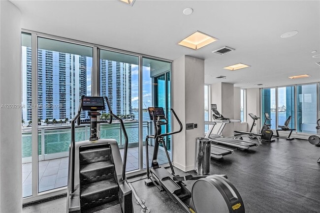 Building Photo - 900 Brickell Key Blvd