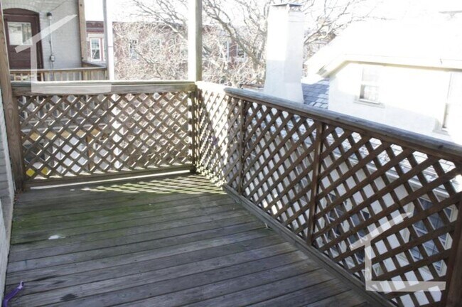 Building Photo - BU Brookline Area Spacious 5b/2b Large  Rooms, These don't last long  Hurry!