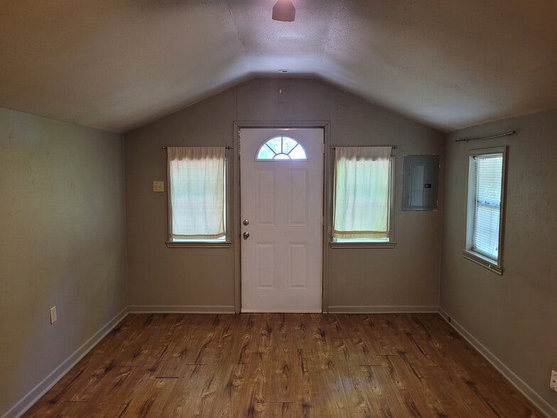 Building Photo - 608 N 30th St