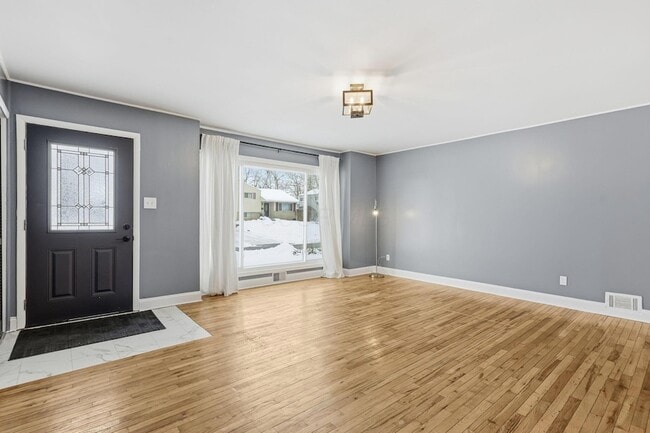 Building Photo - 3042 Rightmire Blvd