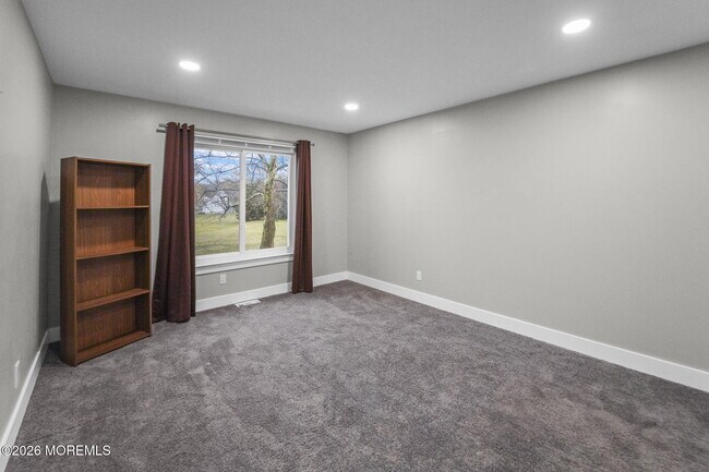 Building Photo - 83 Greenwood Dr