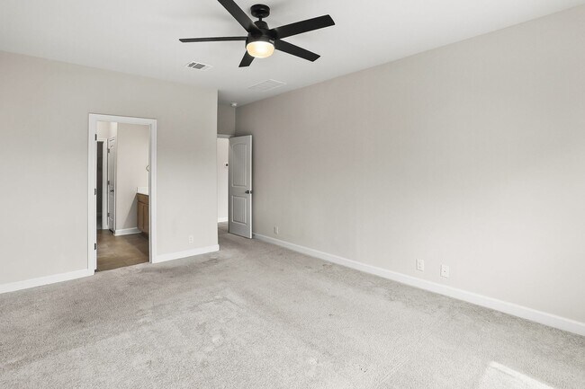 Building Photo - 4 Bedroom/3 bath home Southglen Subdivision