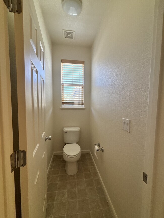 Building Photo - 9402 Vintner Cir