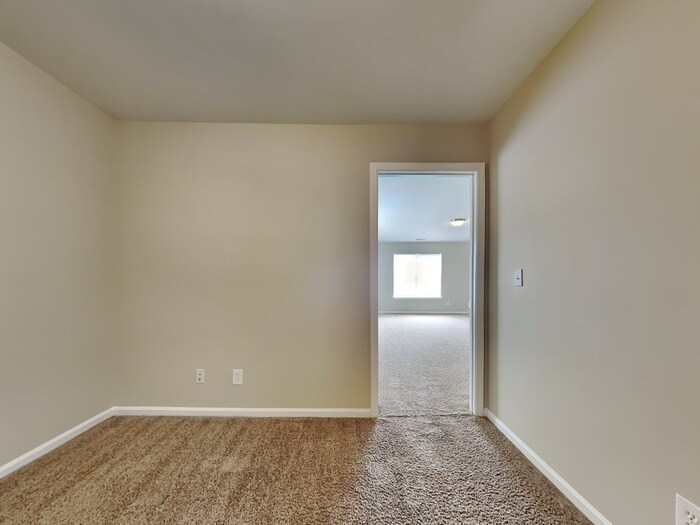 Building Photo - 640 Cliffs Inn Circle