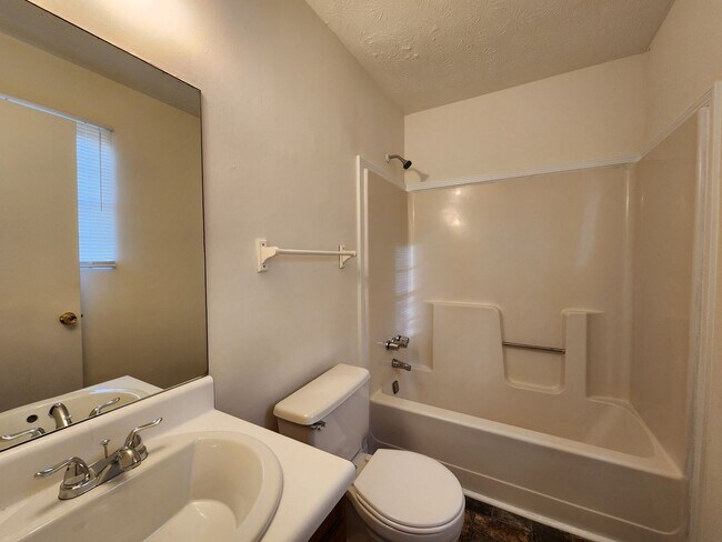 Building Photo - 2094-2094 Lenoa Ln