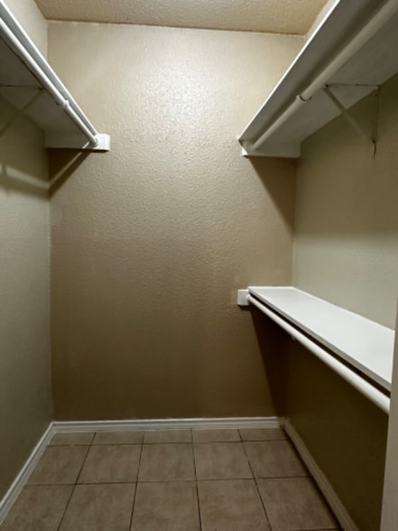 Building Photo - 9700 Leawood Blvd