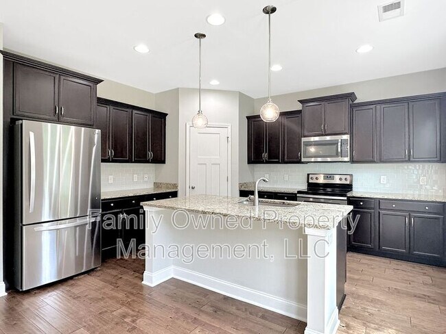 Building Photo - 206 Wathen Dr