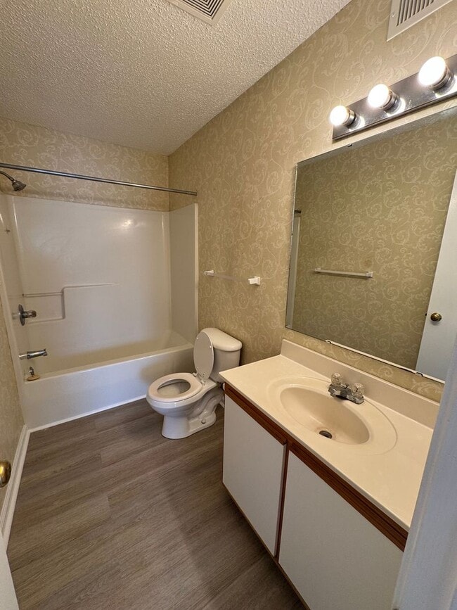 Building Photo - !!!! Promotion March 25th - 31st  200.00 off  First months (April) Rent Only!!!