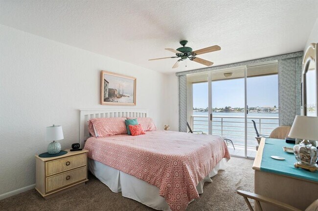 Building Photo - 6093 Bahia Del Mar Cir N