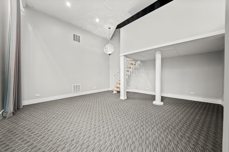Building Photo - 300 N Ogden Ave