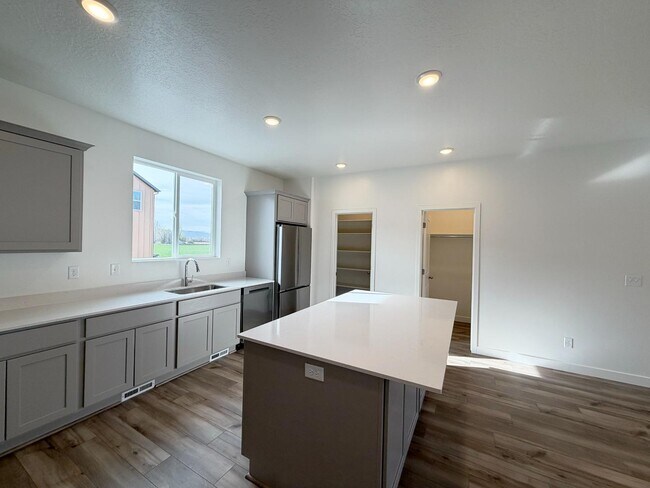 Building Photo - 496 S 1140 W