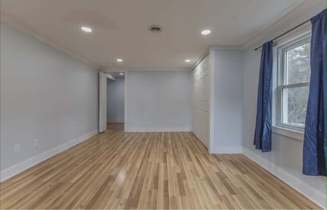 Building Photo - 133 Howe St