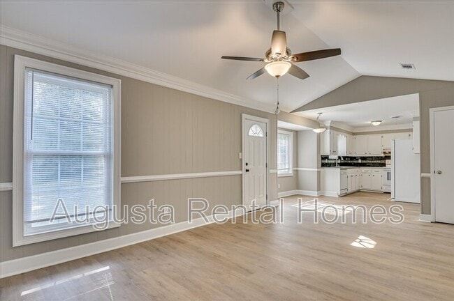 Building Photo - 238 Cavalier Dr